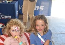 People attend show before heat hits