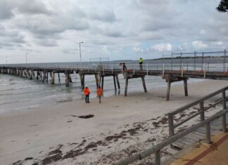 Jetties at election front